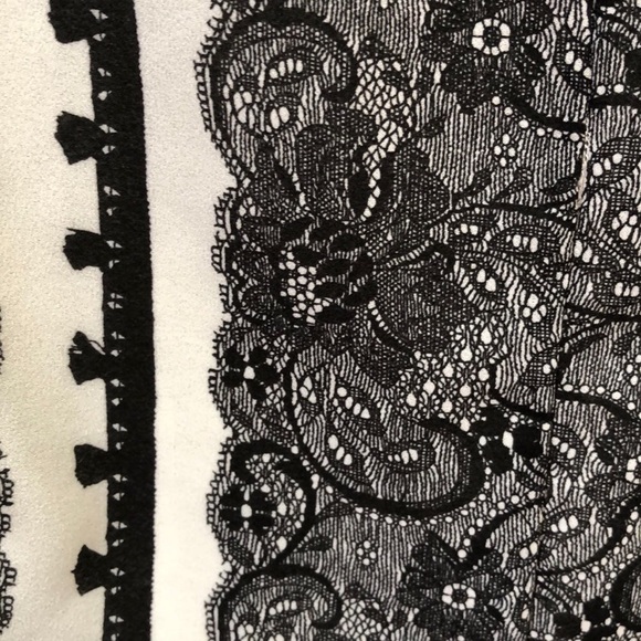 Lace pattern b/w blouse from J. Crew in size XS - Picture 2 of 5